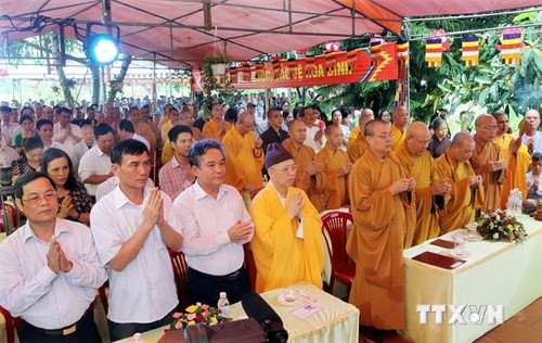 1,000 Buddhists in Quang Ninh pray for peace in East Sea  - ảnh 1